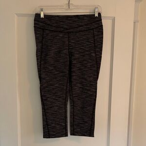 Lucy Black&Gray Stripe Capri Leggings Women’s Size M
